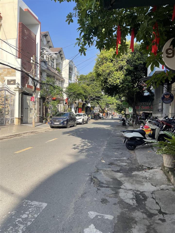 Bán nhà mt đường thân nhân trung ngay nhà ga t3, đường cộng hoà, etown, dt 4,2x14m, 1 trệt, 3 lầu.