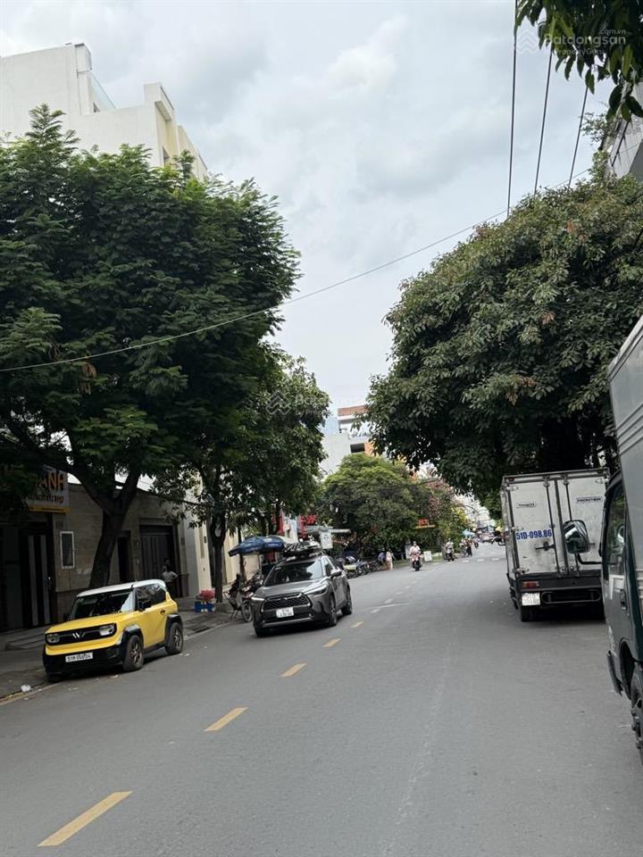 Bán nhà mt bàu cát,gần đồng đen,nhà đẹp,đường rộng 18m,tiện ở hoặc kinh doanh.dt 4,3x29m,4 tầng.