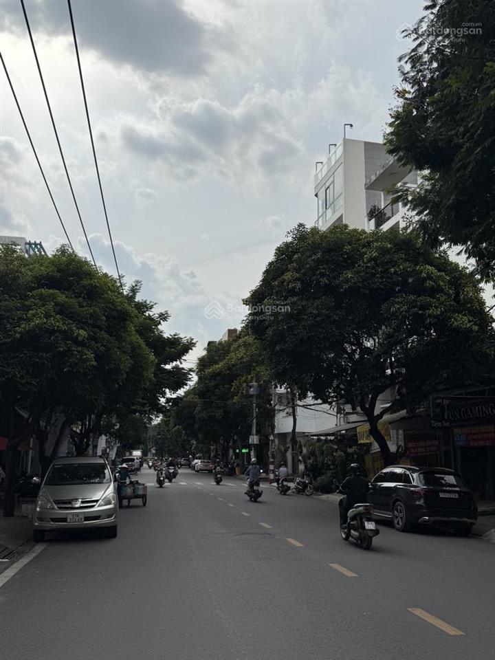 Bán nhà mt bàu cát,gần đồng đen,nhà đẹp,đường rộng 18m,tiện ở hoặc kinh doanh.dt 4,3x29m,4 tầng.