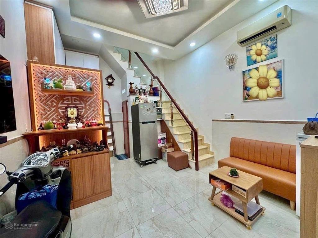 Hiếm, nhà đẹp 2 tầng, gần gobal city, dọn vào ở ngay,dt 40,5m2 chỉ nhỉnh 4 tỷ