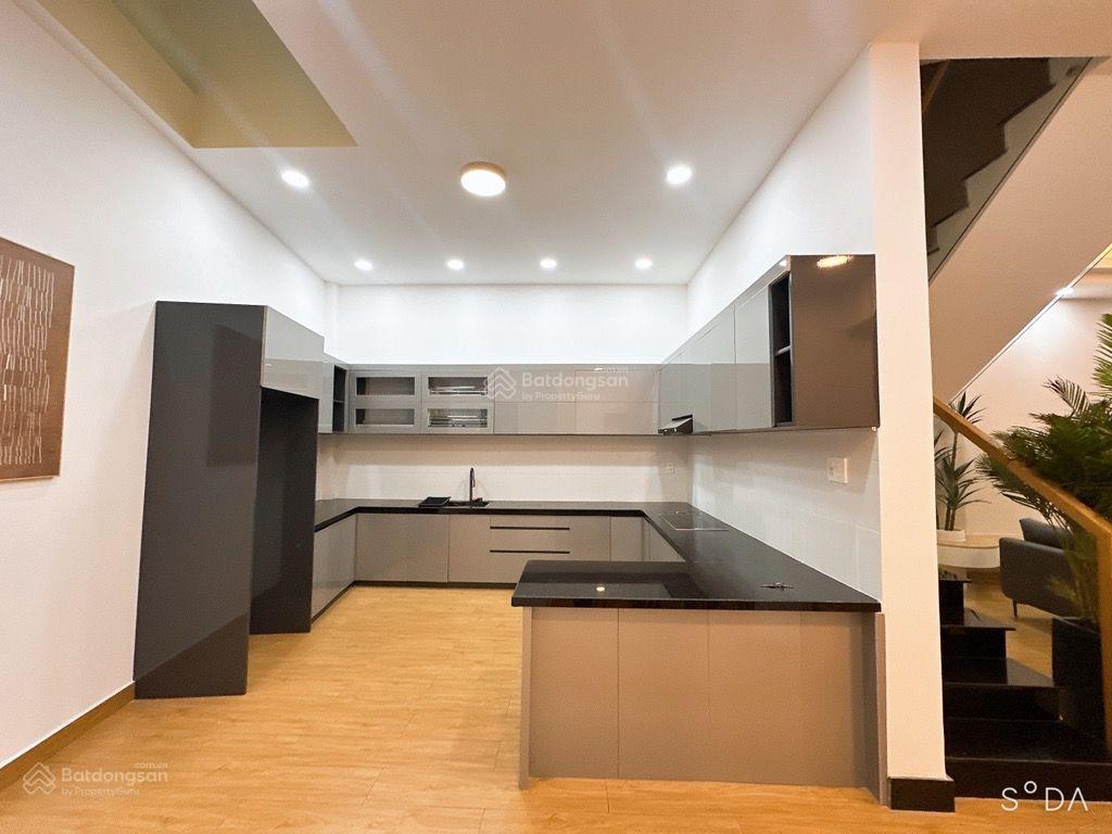 Hiếm nhà đẹp 3 tầng,dt 95m2,ngang 5m ,hxh,gần cao đẳng công thương,giá cực tốt nhỉnh 7ti