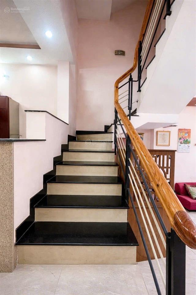 Chỉ 5,3 tỷ nhà đẹp 2 tầnghxhdt 76m2đường đình phong phúkhu dân trí cao.