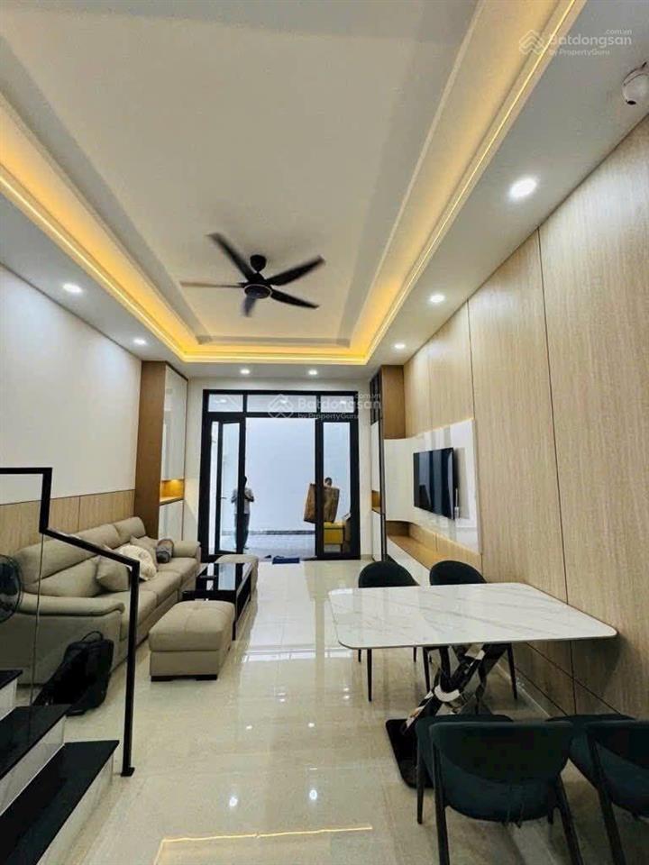 Hiếm nhà đẹp 2 tầng, dt 82m2, hxh , ngay chợ 339, nhỉnh 6 tỷ thương lượng