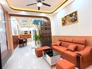 Nhỉnh 6 tỉ nhà mới 3 tầng,hxh,gần vincom q9, ,dt 80m2.