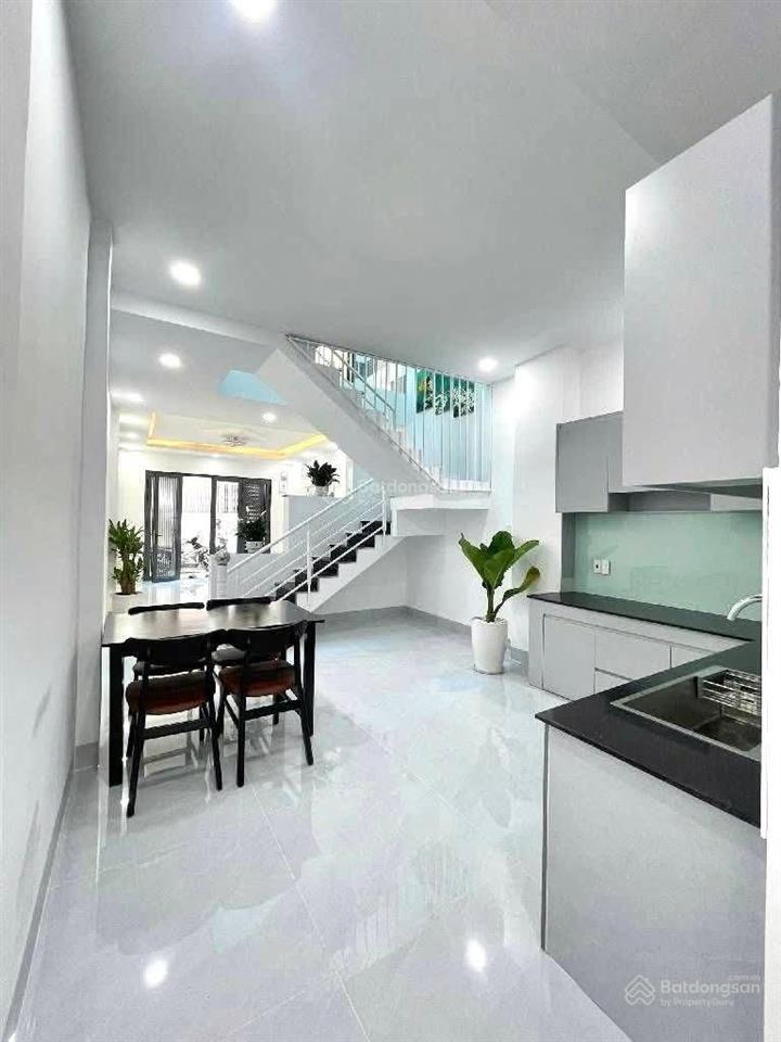 Nhỉnh 6ti ,nhà mới 3 tầng ,dt 80m2,gần ngã tư thủ đức,phường hiệp phú