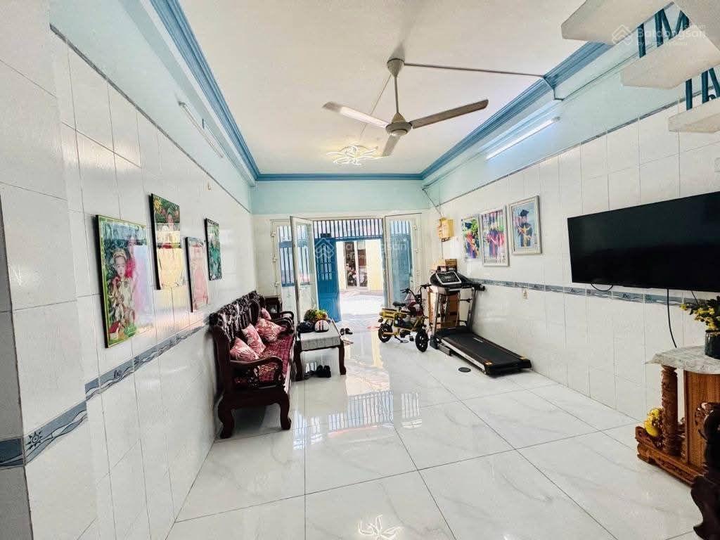 Nhỉnh 6ti ,nhà mới 3 tầng ,dt 80m2,gần ngã tư thủ đức,phường hiệp phú