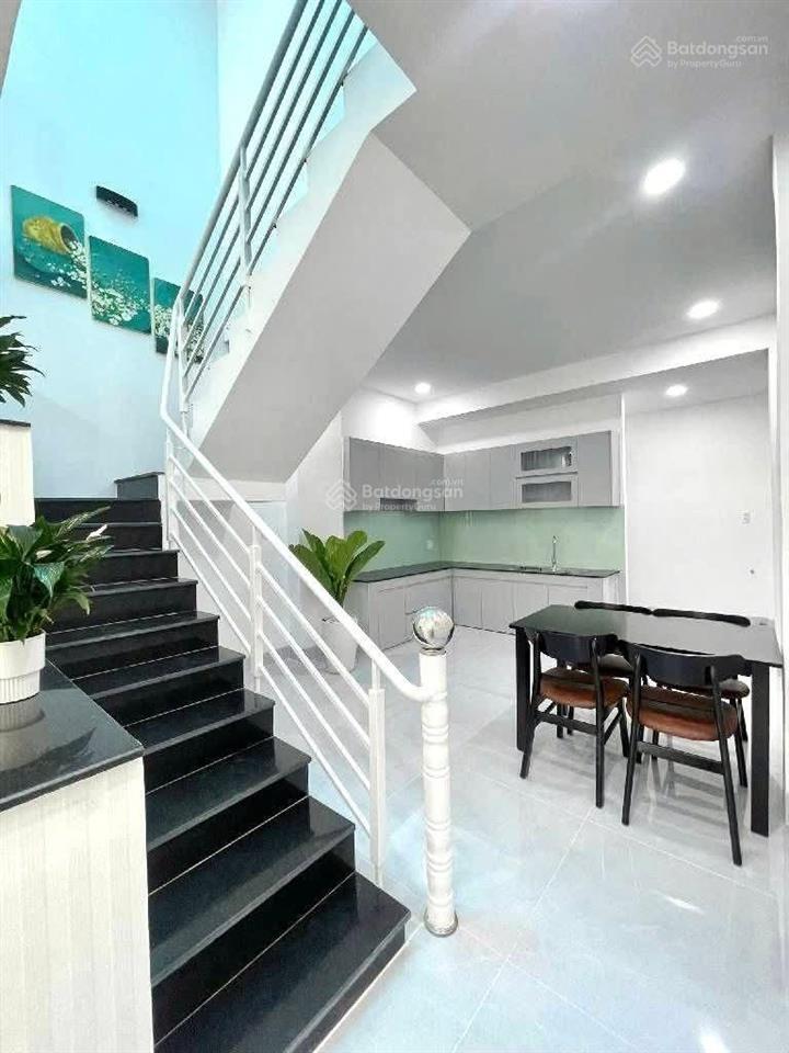 Hiếm chỉ 7,3 tỉ nhà 3 tầng,dt 90m2,gần cao đẳng công thương,hẻm xe hơi