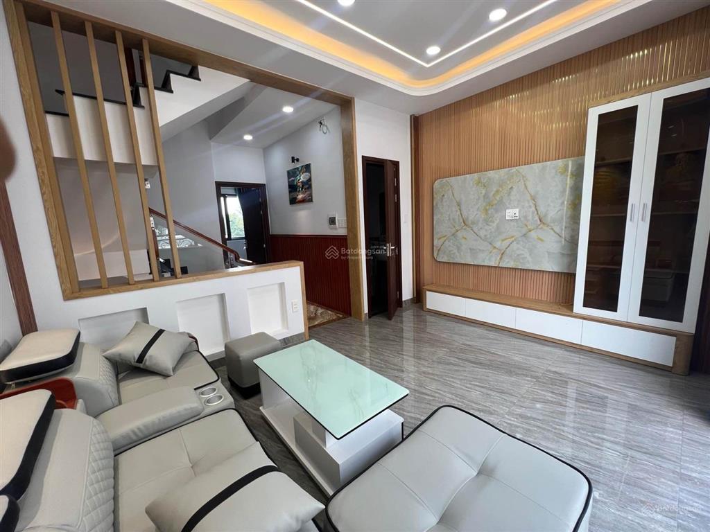 Chỉ 7 tỷ bán nhà 3 tầng,hxh,lê văn việt,dt 94 m2,gần ngã tư thủ đức, phường hiêp phú