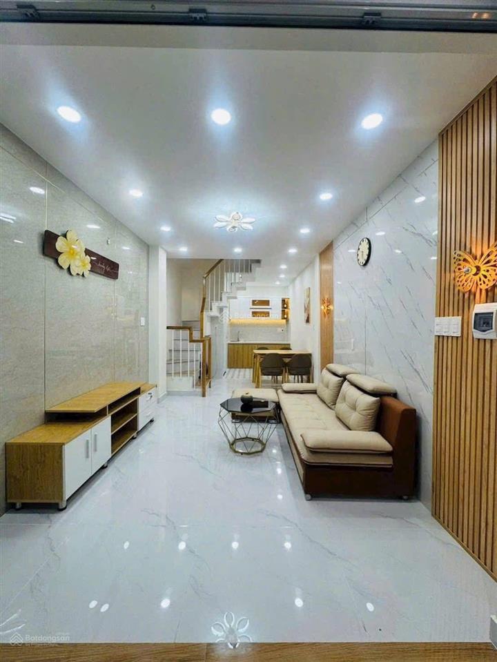Giảm 800t ,gấp bán nhà 3 tầng,hxh 6m ,dt 80 m2,gần đại học tài chính, lã xuân oai,chỉ 6,3 tĩ