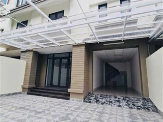 Giá Sốc chỉ còn 30 tỷ cho căn BT 200m2 khu C hoàn thiện đẹp có thang máy, cho thuê 40 tr/tháng