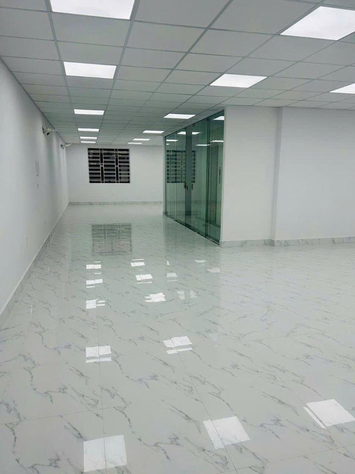Giá Sốc chỉ còn 30 tỷ cho căn BT 200m2 khu C hoàn thiện đẹp có thang máy, cho thuê 40 tr/tháng