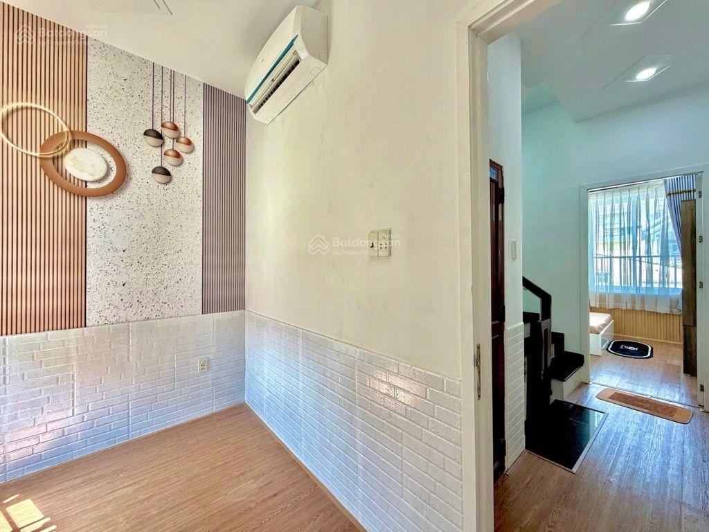 4 tầng btct 5 phòng ngủ  hẻm thông phan văn trị gần chợ bà chiểu