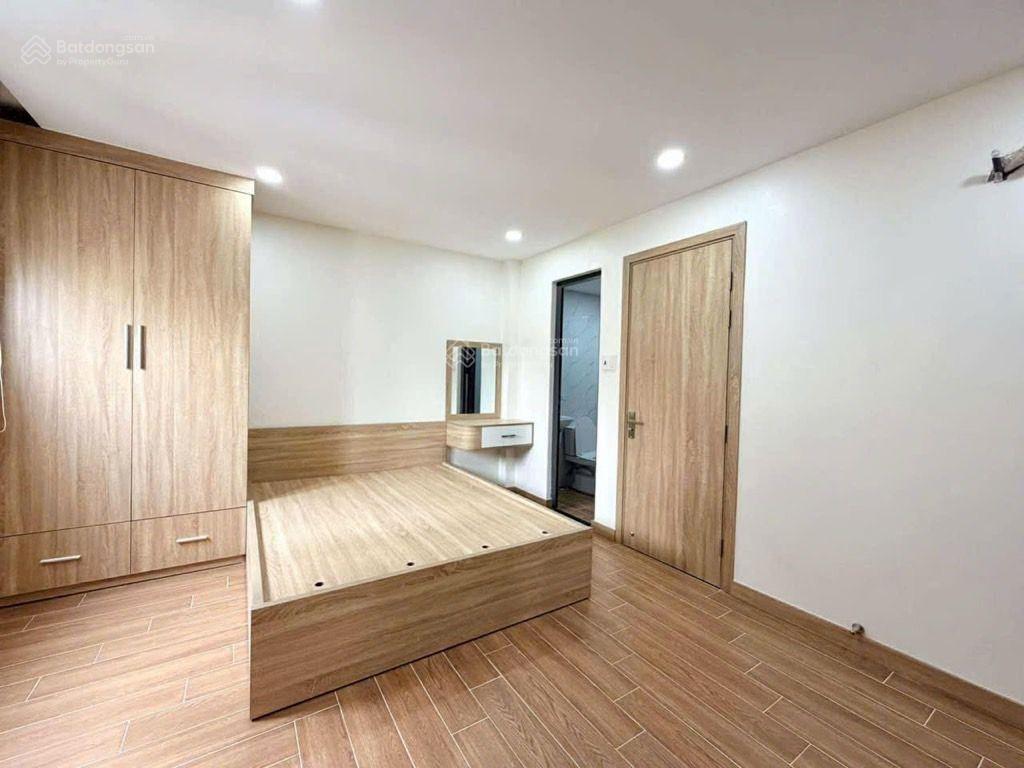 4 tầng, 3 phòng ngủ  ngang gần 5m, gần sát chợ bà chiểu tại chu văn an