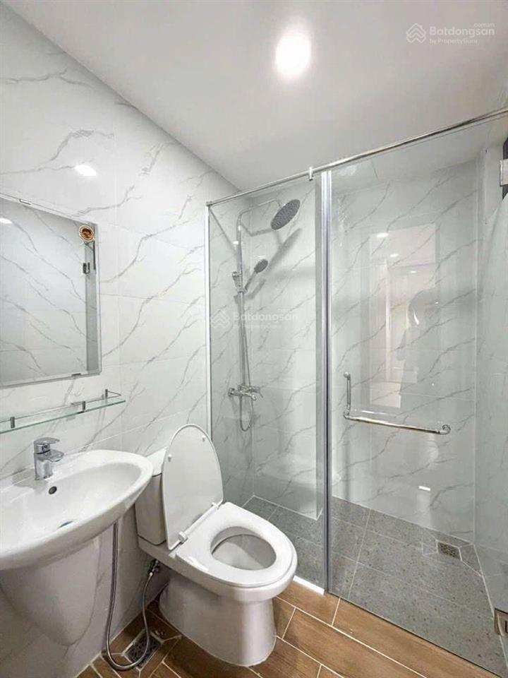 4 tầng, 3 phòng ngủ  ngang gần 5m, gần sát chợ bà chiểu tại chu văn an