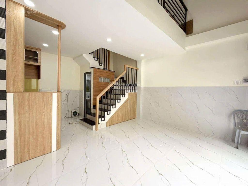 4 tầng, 3 phòng ngủ  ngang gần 5m, gần sát chợ bà chiểu tại chu văn an