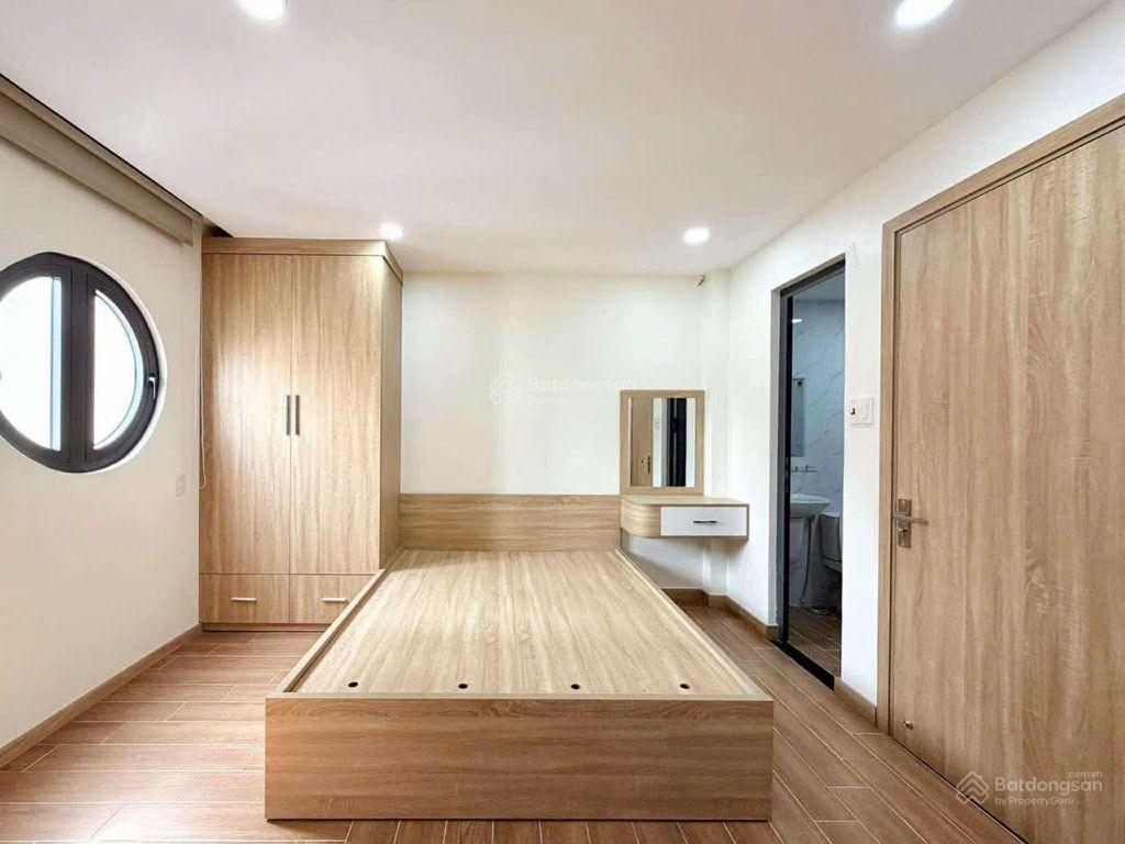 4 tầng, 3 phòng ngủ  ngang gần 5m, gần sát chợ bà chiểu tại chu văn an