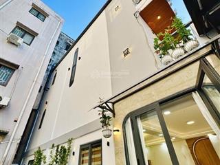 Bán nhà sát bên chợ bà chiều  3 tầng 4 phòng ngủ có sân trước nhà đậu xe giá 7. 2 tỷ