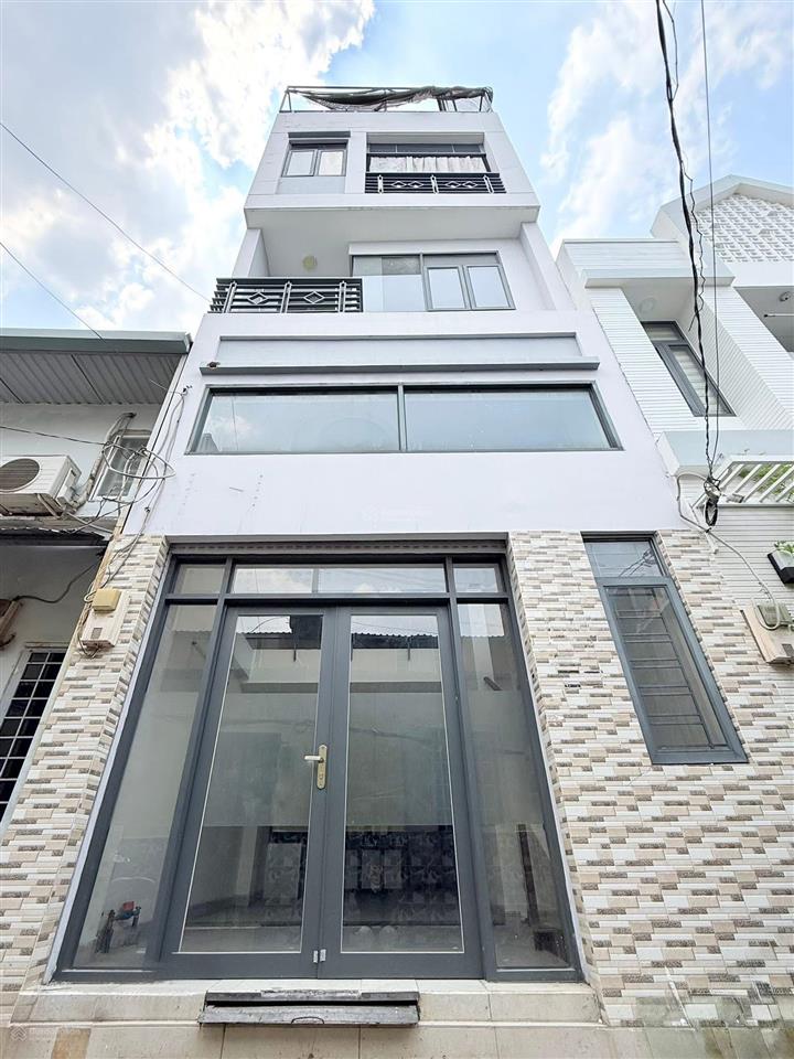 Gần đường xe hơi phạm văn đồng  5 tầng btct 4pn không quy hoạch giá 7.x tỷ