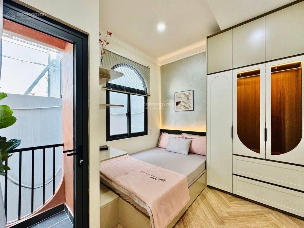 Nhà gần ngã tư hàng xanh  3 tầng 3phòng ngủ chỉ 5.x tỷ