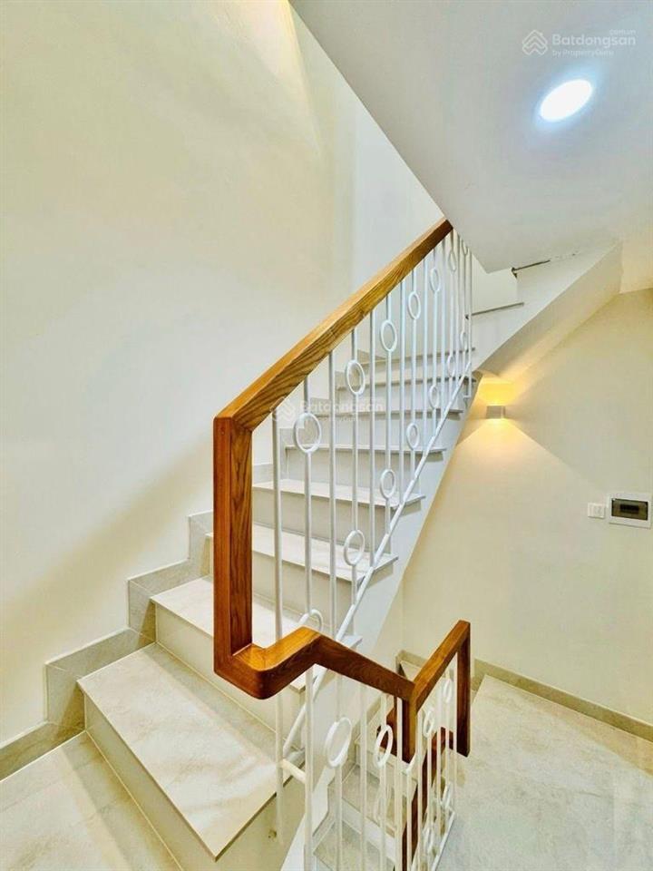Nhà gần ngã tư hàng xanh  3 tầng 3phòng ngủ chỉ 5.x tỷ