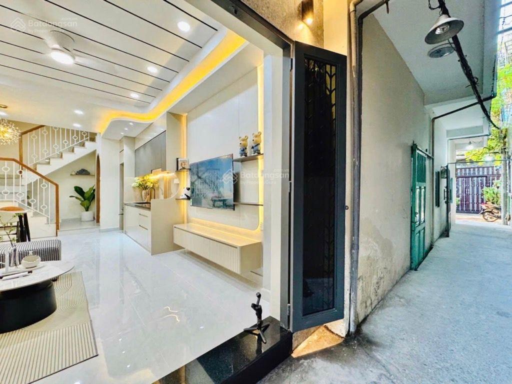 Nhà gần ngã tư hàng xanh  3 tầng 3phòng ngủ chỉ 5.x tỷ