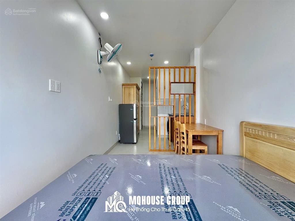Cho thuê studio tách bếp/ban công khu
tân sơn  emart phan huy ích