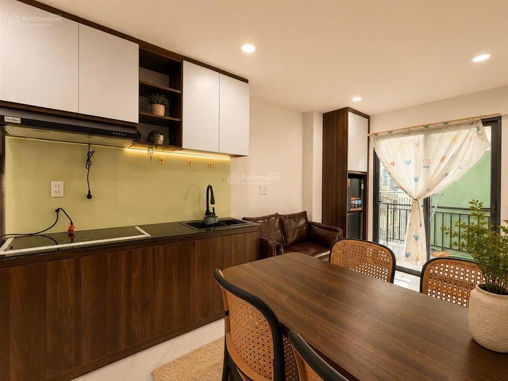 Cho thuê căn 2pn full nội thất cao cấp, sân sau ngay ngã 5 hàng xanh, gần đh vlu