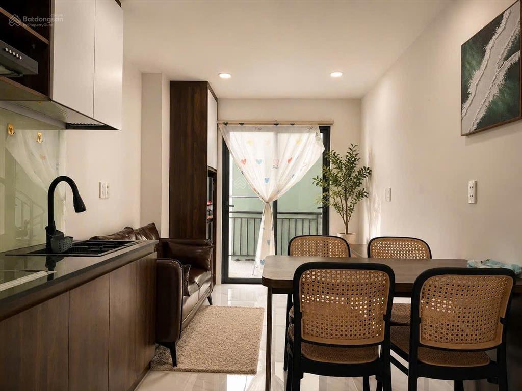 Cho thuê căn 2pn full nội thất cao cấp, sân sau ngay ngã 5 hàng xanh, gần đh vlu