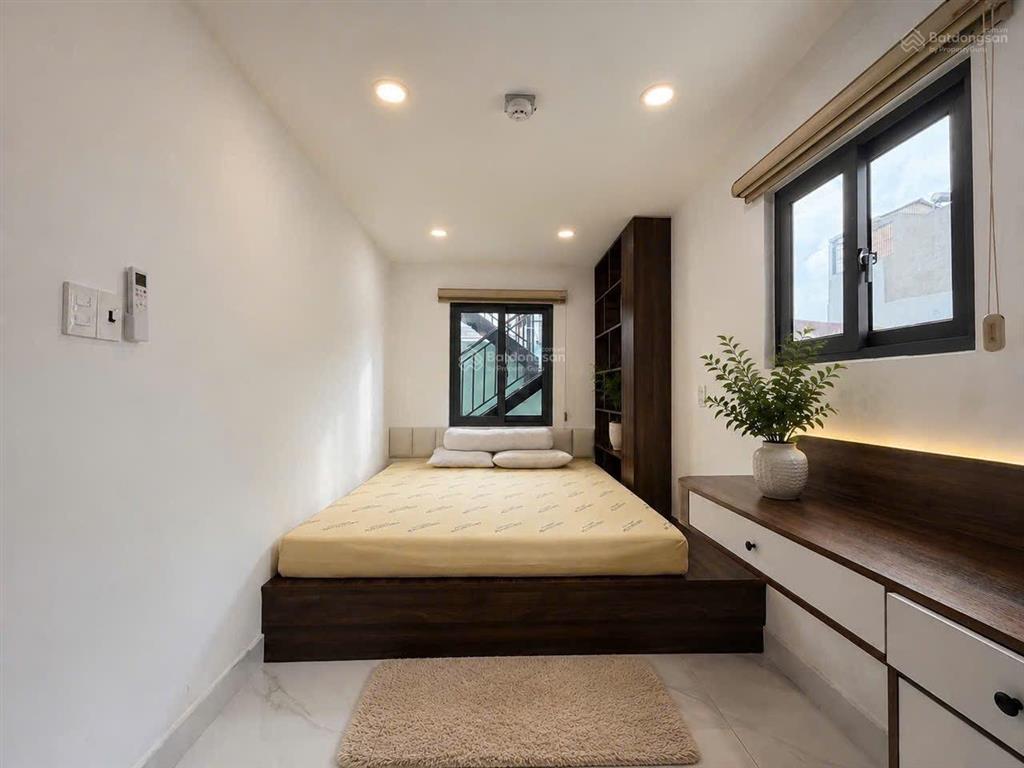 Cho thuê căn 2pn full nội thất cao cấp, sân sau ngay ngã 5 hàng xanh, gần đh vlu