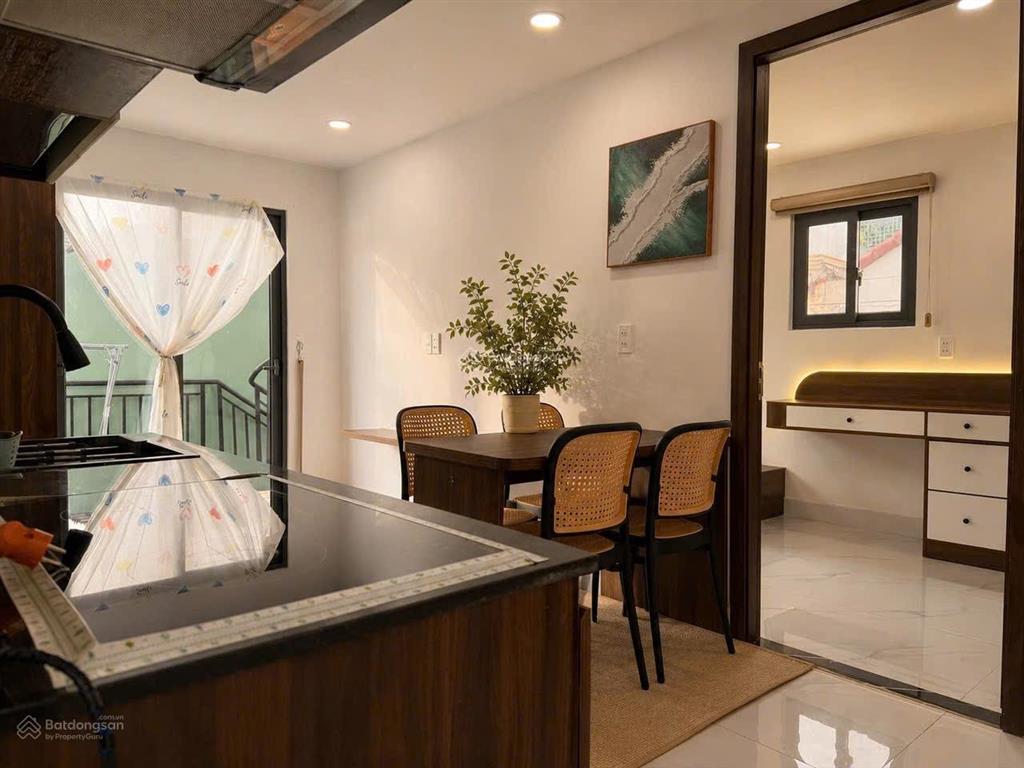 Cho thuê căn 2pn full nội thất cao cấp, sân sau ngay ngã 5 hàng xanh, gần đh vlu