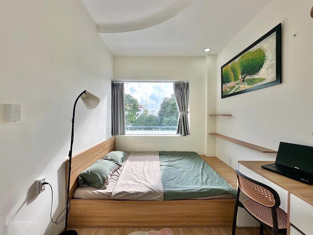 Cho thuê căn 1pn ban công full nội thất gần vlucông viên làng hoacity land