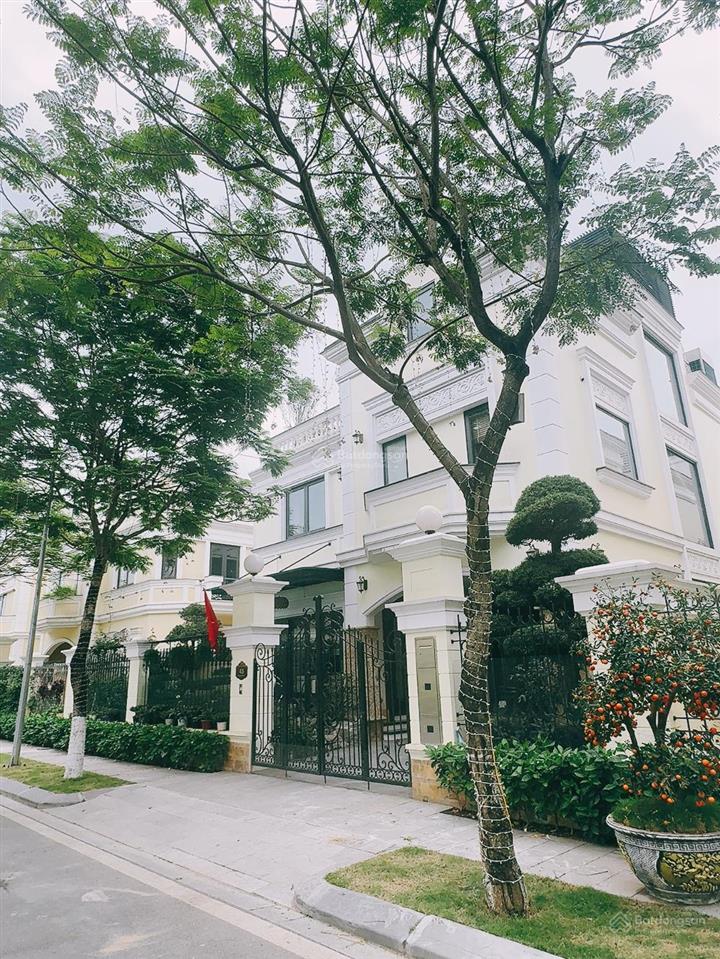 Chính chủ thiện chí gửi bán bt song lập giá tốt nhất, trục đường đẹp nhất sát tiện ích lõi, ko lỗi
