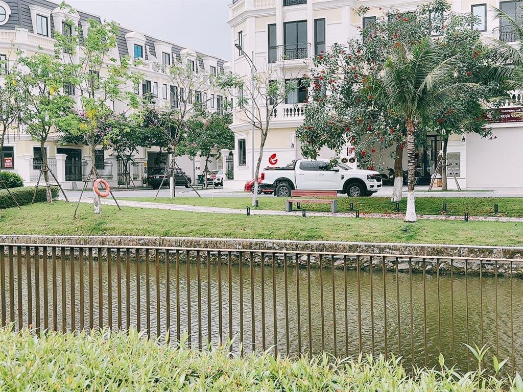 Chính chủ gửi bán căn bt song lập dt nhỏ cực hiếm 126m2 giá tốt nhất dự án, hàng hot ko lỗi nhỏ