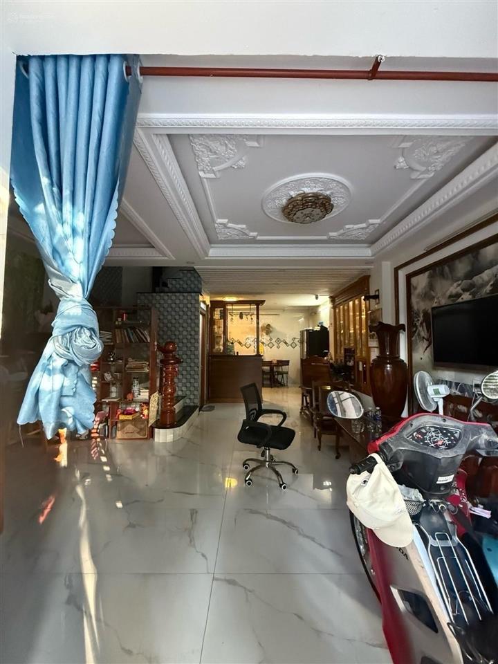 Nguyễn văn khối ngang gần 6m  3 tầng  mặt bằng kinh doanh đường 8m có vỉa hè, công viên trước nhà