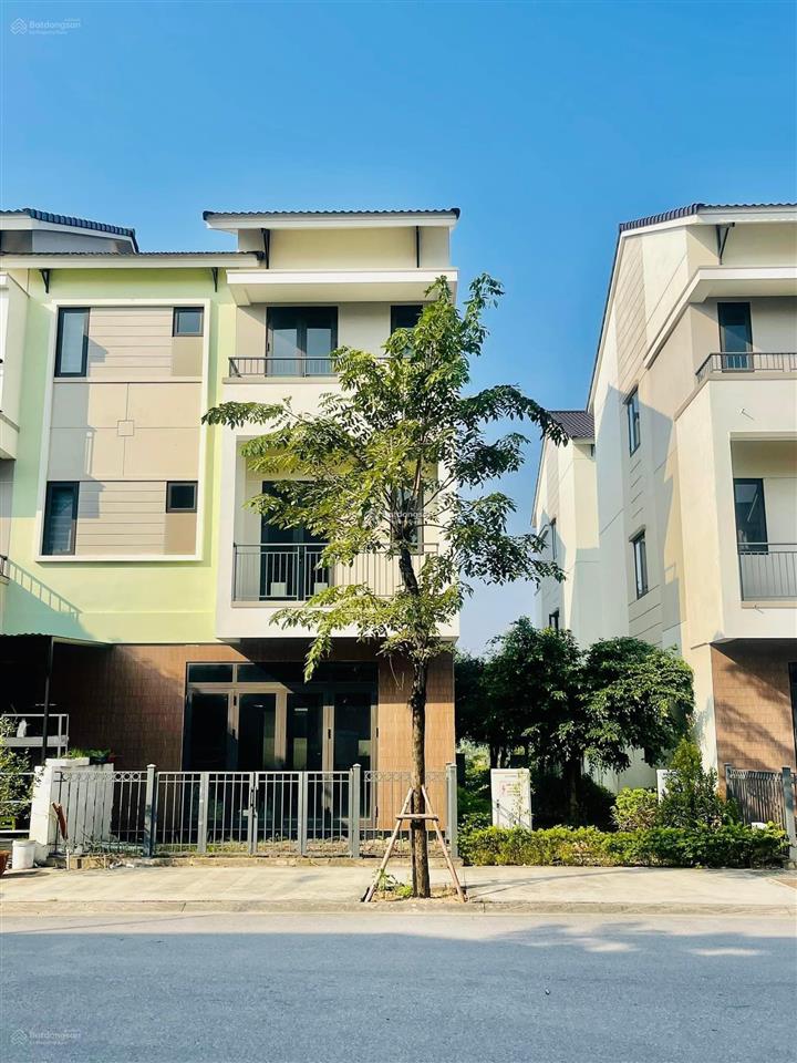 Chủ cần tiền bán gấp shophouse  centa city  hướng đông  sẵn sổ  giá chỉ 6,6 tỷ
