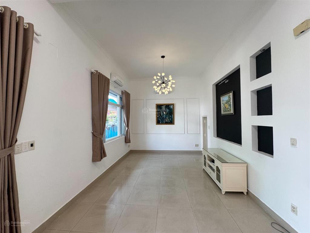 Cho thuê biệt thự phú mỹ hưng khu compound hưng thái 1, kế sc vivocity, 126m2(7x18) 3 lầu, 4pn, 4wc