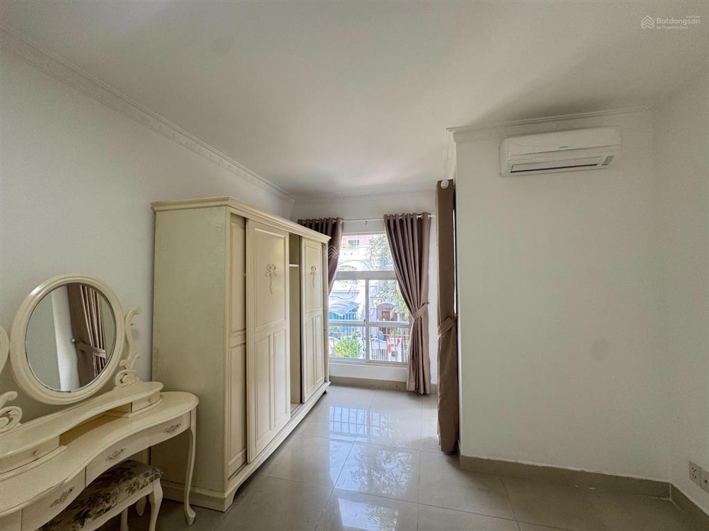 Cho thuê biệt thự phú mỹ hưng khu compound hưng thái 1, kế sc vivocity, 126m2(7x18) 3 lầu, 4pn, 4wc