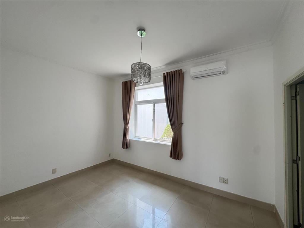 Cho thuê biệt thự phú mỹ hưng khu compound hưng thái 1, kế sc vivocity, 126m2(7x18) 3 lầu, 4pn, 4wc