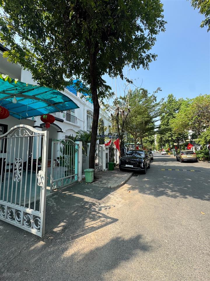 Cho thuê biệt thự phú mỹ hưng khu compound hưng thái 1, kế sc vivocity, 126m2(7x18) 3 lầu, 4pn, 4wc