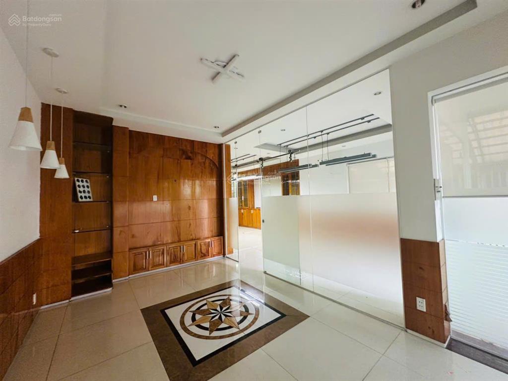 Cho thuê biệt thự song lập khu mỹ hoàng, phú mỹ hưng, 210m2(10,5x20) có thang máy, đường lớn, ít nt