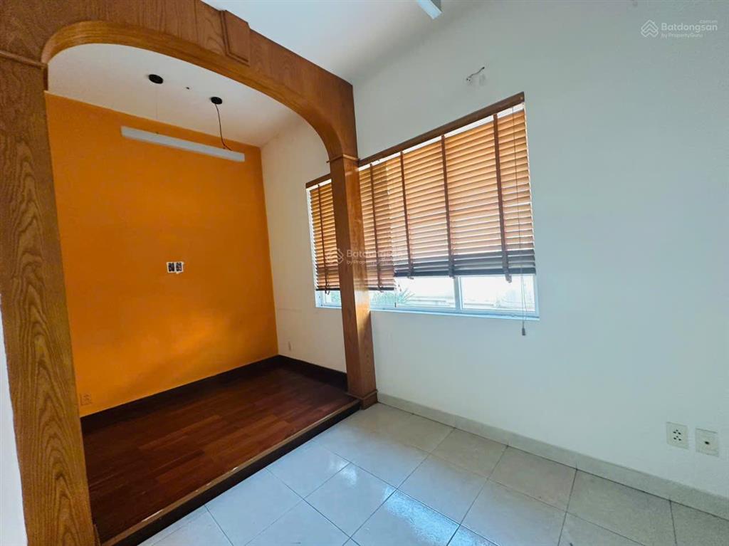 Cho thuê biệt thự song lập khu mỹ hoàng, phú mỹ hưng, 210m2(10,5x20) có thang máy, đường lớn, ít nt