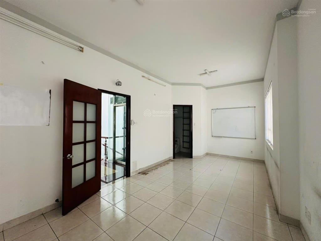 Cho thuê biệt thự song lập khu mỹ hoàng, phú mỹ hưng, 210m2(10,5x20) có thang máy, đường lớn, ít nt