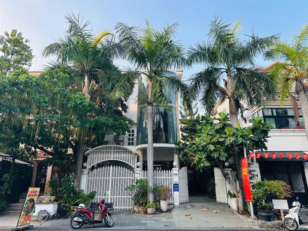 Cho thuê biệt thự song lập khu mỹ hoàng, phú mỹ hưng, 210m2(10,5x20) có thang máy, đường lớn, ít nt
