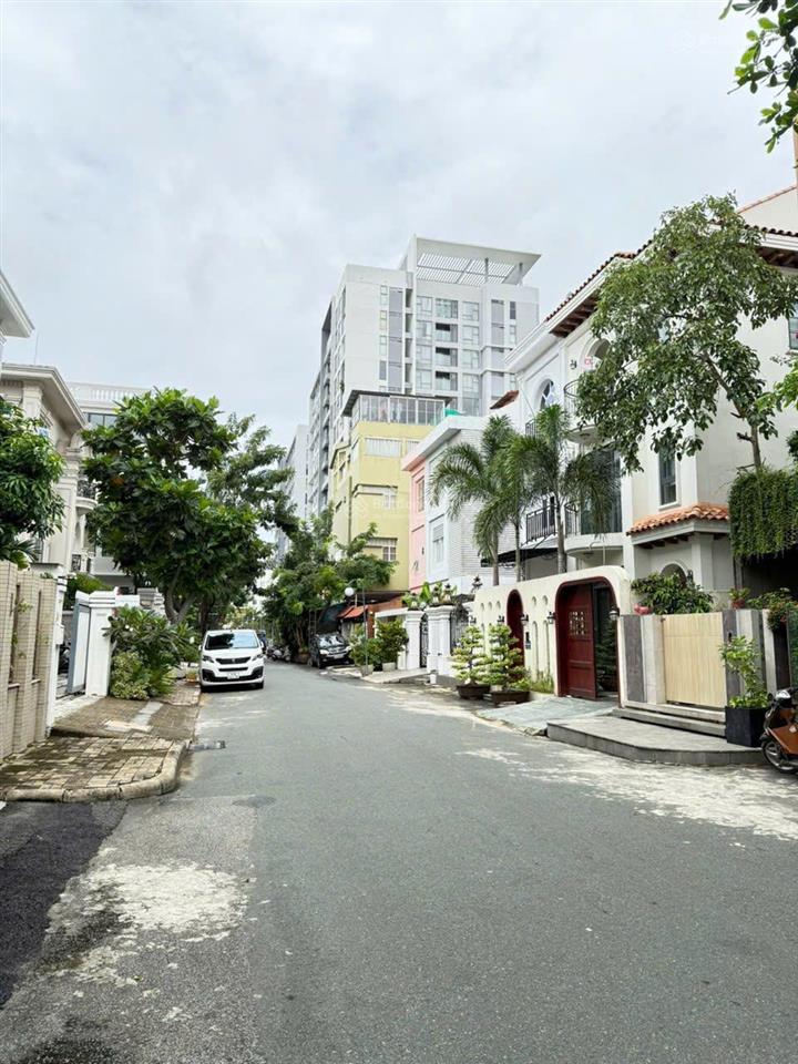 Cho thuê biệt thự song lập khu mỹ hưng, phú mỹ hưng, 180,5m2(9,5 x 19m)cạnh công viên hồ bán nguyệt