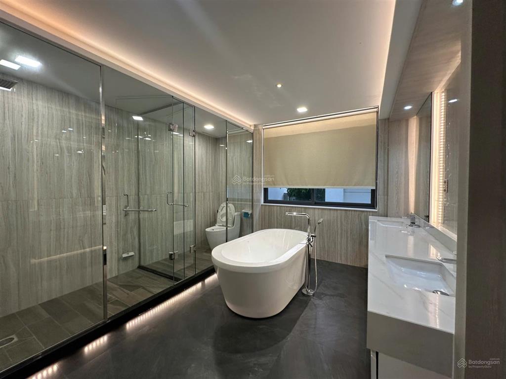 Cho thuê nhà phố phú mỹ hưng, đường số 10, khu nam quang 1, sát bên đường nguyễn đức cảnh, nhà đẹp