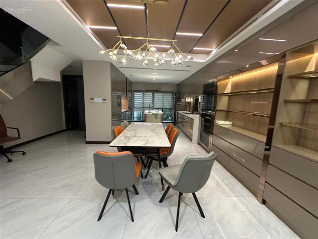 Cho thuê nhà phố phú mỹ hưng, đường số 10, khu nam quang 1, sát bên đường nguyễn đức cảnh, nhà đẹp