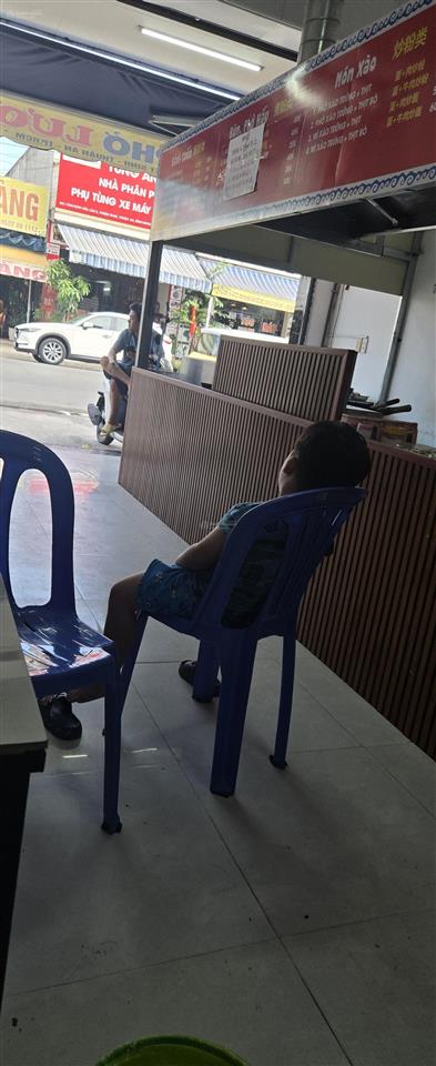 Sang quán phở đầy đủ đồ nghề vào là kinh doanh luon giá thuế 12 triệu/1 tháng giá sang 70 triệu