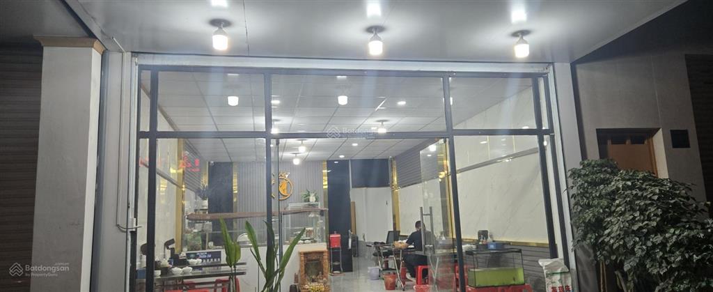 Sang quán phở đầy đủ đồ nghề vào là kinh doanh luon giá thuế 12 triệu/1 tháng giá sang 70 triệu