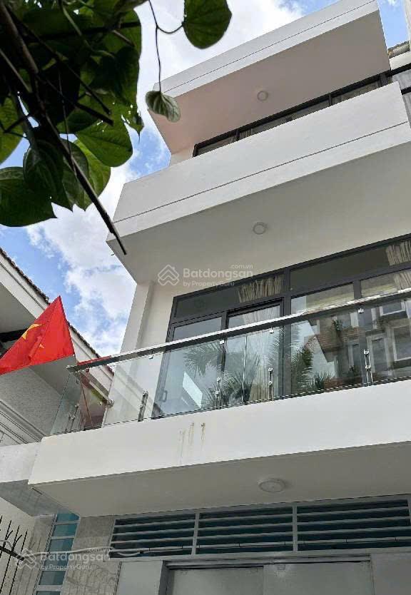 Nhà nhỏ đẹp có sân hxh 70m2 full nội thất gần cc felix,vista chỉ 5,9 tỷ