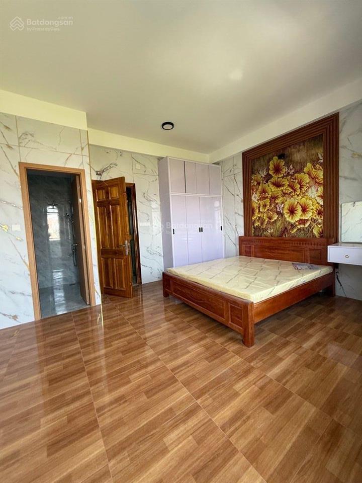 Nhà 4 tầng thang máy 80m2 khu vip bờ sông trung tâm q2 18,5 tỷ